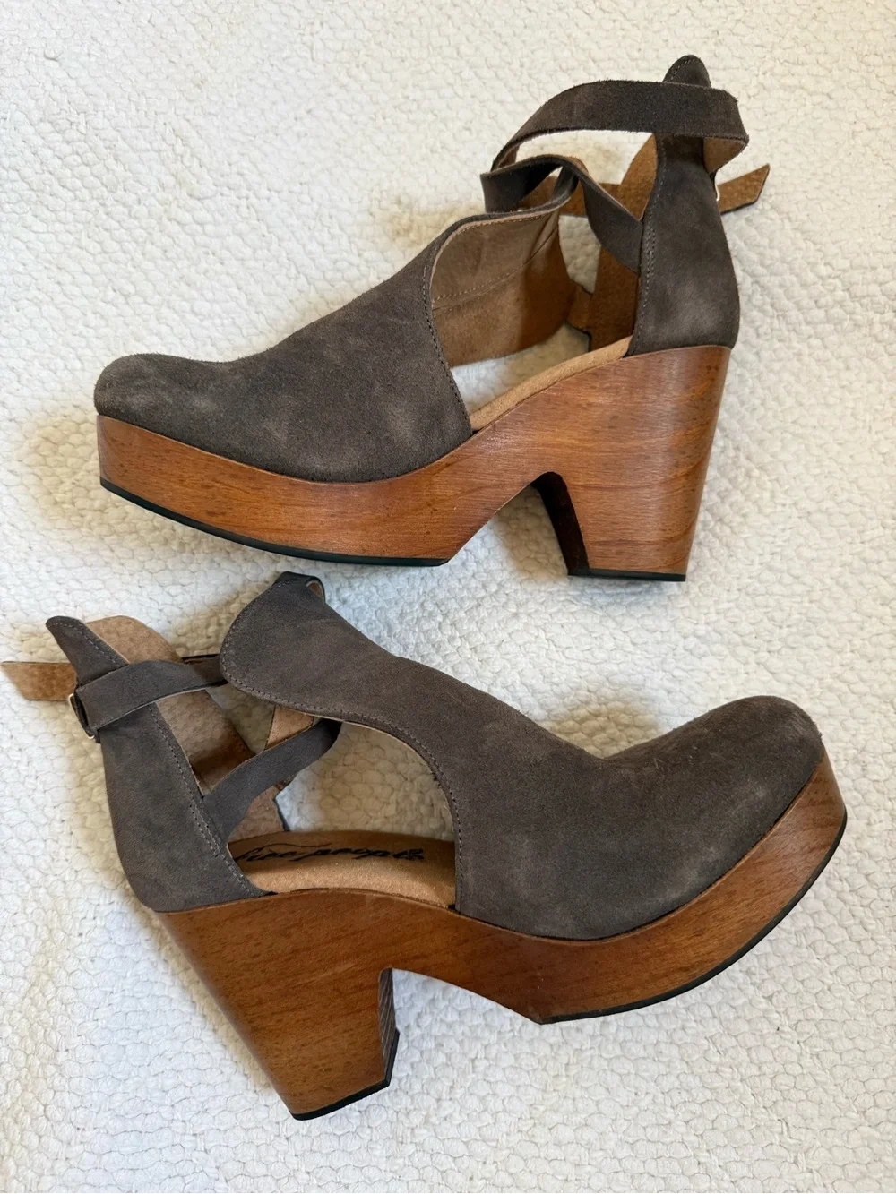 FREE PEOPLE Cedar Platform Clog in Taupe Suede Size 7